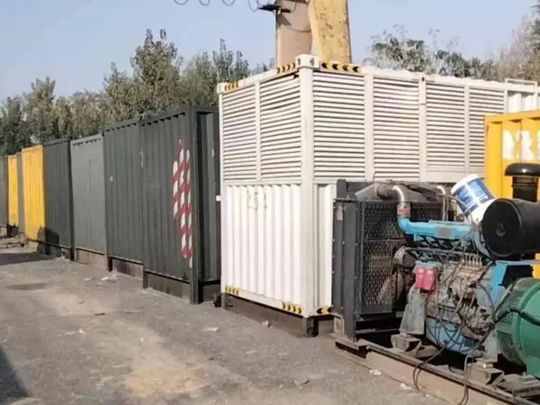 巴林左200KW柴油发电机机组每小时油耗是多少？