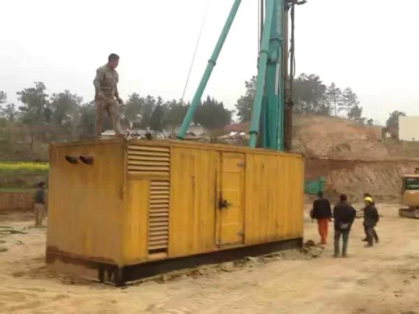 巴林左如何判断水冷式机油散热器密封件是否需要更换?